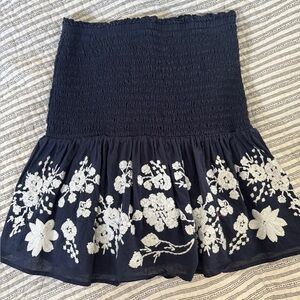 Chic Navy and White Floral Mini Skirt